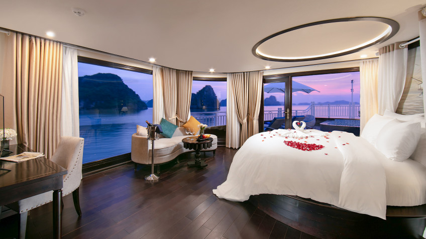 Hermes Cruise: First Class Interior