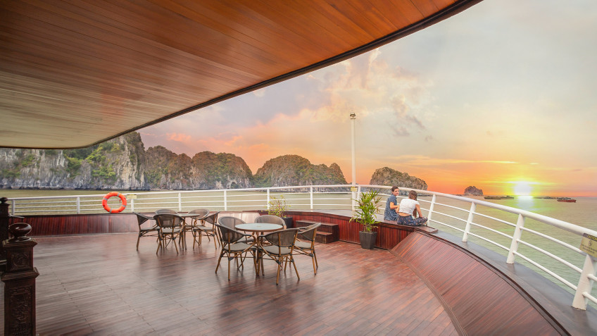 La Regina Legend Cruise: Enjoy the sunset