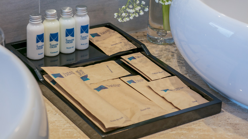 Le Theatre Cruise: Fulfilmment bath stuff