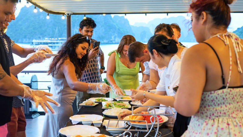 Peony Cruise: A Funny Cooking Class