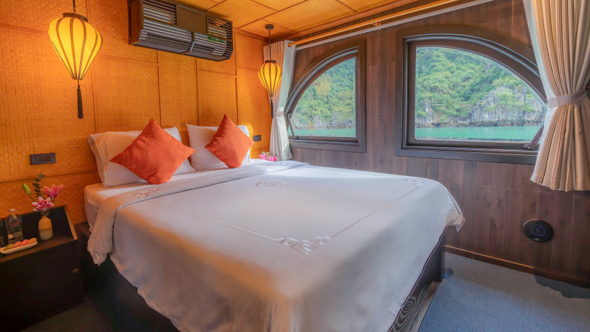 Lamour Private Junk: Deluxe Double Cabin for couple