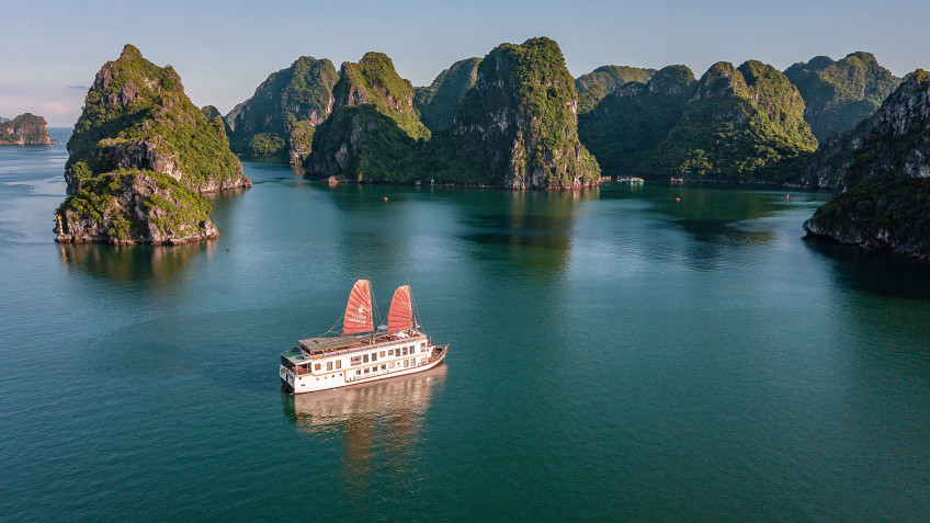 Heritage Line Violet Cruise: Heritage Line Halong Bay Violet Boat
