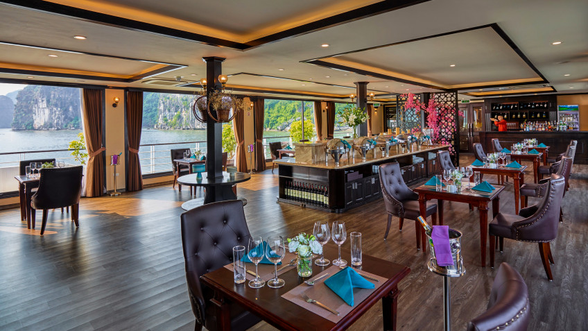 Mon Cheri Cruise: High Class Restaurant