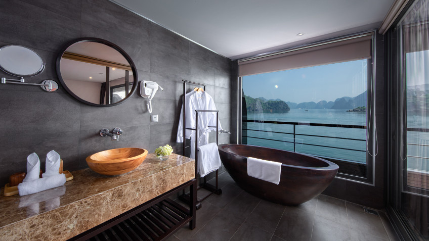 Scarlet Pearl Cruise: High-quality materials equipment