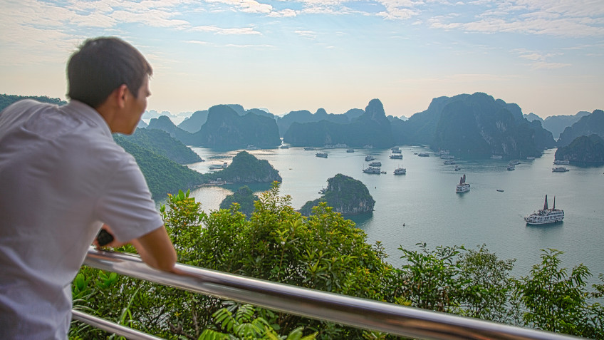 Heritage Line Violet Cruise: Hiking to the peak of Titop