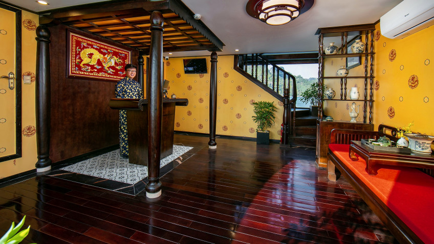 Nostalgia Cruise: Hue Royal Lobby