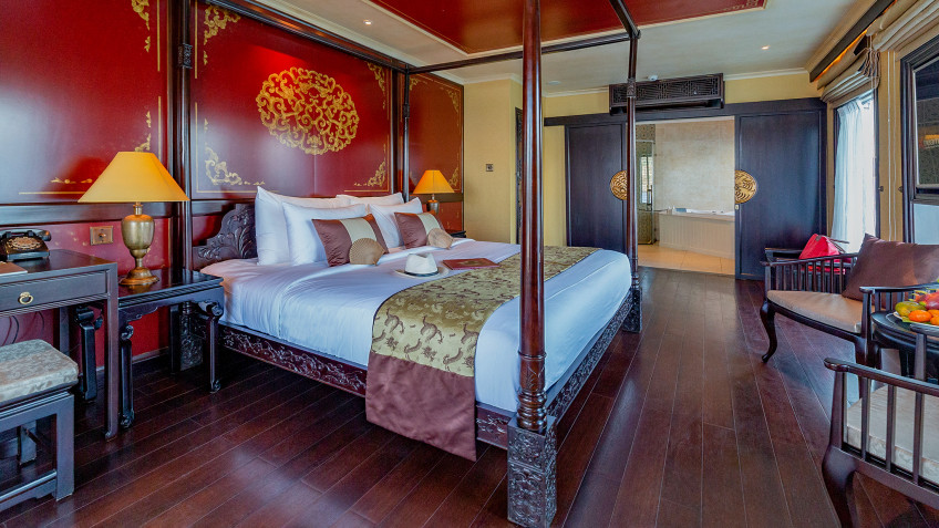 Heritage Line Violet Cruise: Imperial Suite Dragon