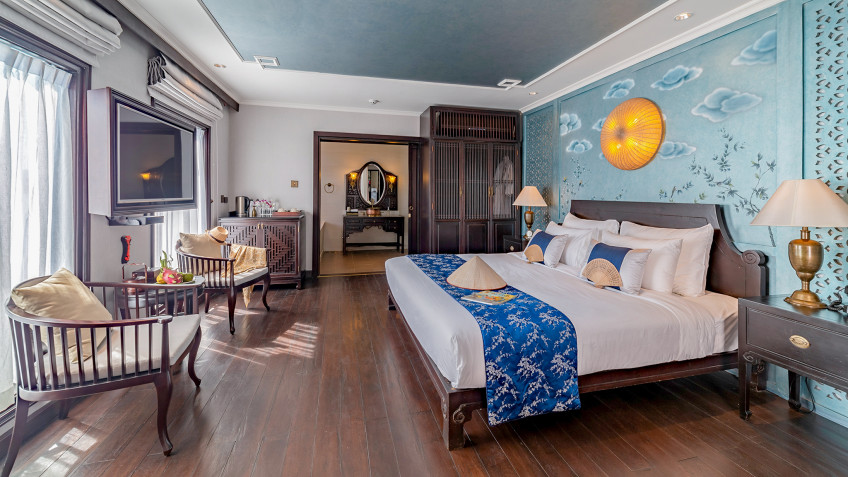 Heritage Line Violet Cruise: Imperial Suite Moon