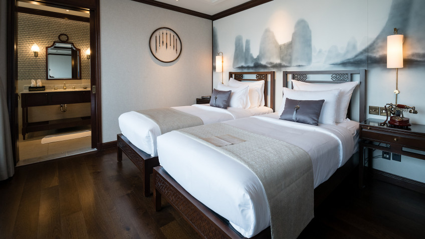 Heritage Line Ginger Cruise: Elegant Design