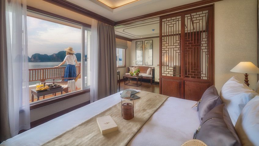 Heritage Line Ginger Cruise: Traditional Wood Interiors