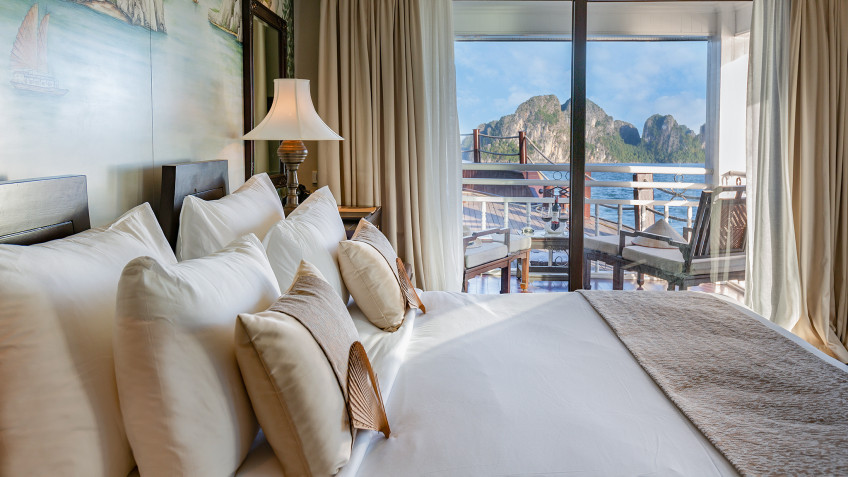 Heritage Line Violet Cruise: See the bay view from cabin