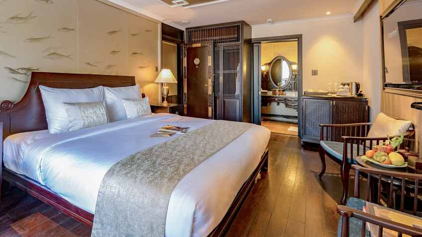 Heritage Line Violet Cruise: Junior Suite Water