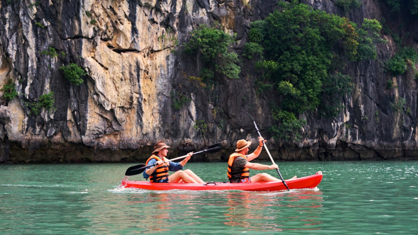 Peony Cruise: Kayak Among Emerald Water