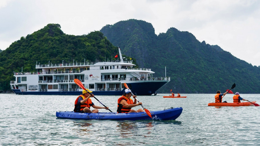 Mon Cheri Cruise: Kayaking around Tra Bau Area