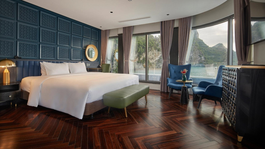 Elite of the Seas Cruise: King-Size Bed in President Suite