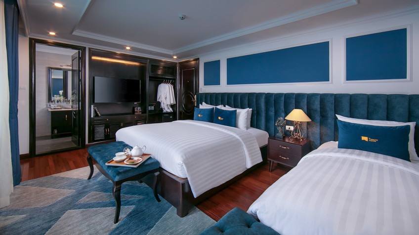 Le Theatre Cruise: Large beds for family