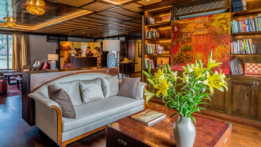 Heritage Line Ylang Cruise: Polite Library Lounge