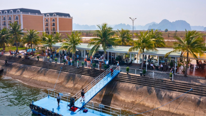 Peony Cruise: Lot 34, Tuan Chau Port, Halong