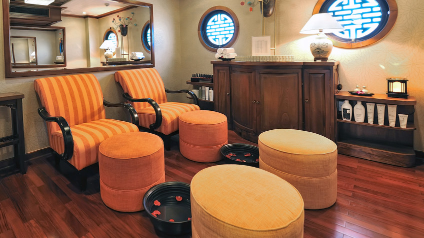 Paradise Peak Cruise: Massage And Nails Space