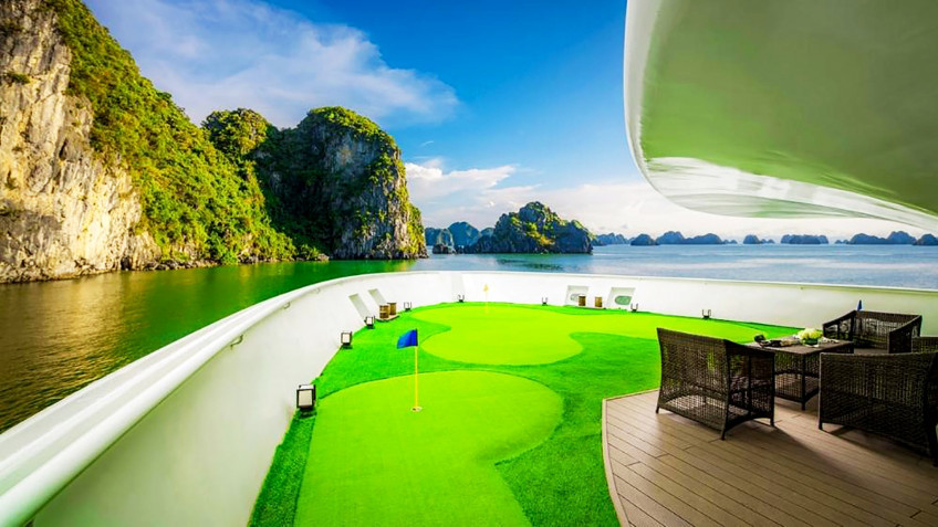 Stellar of the Seas Cruise: Mini Golf On Board