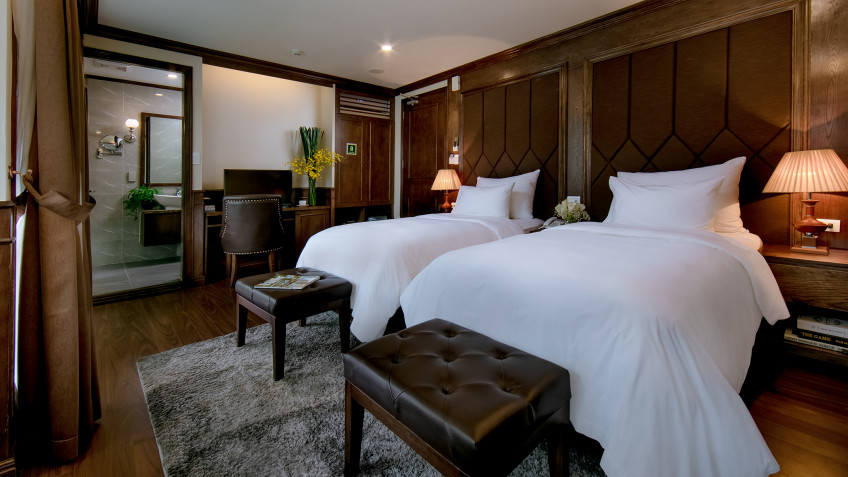 Mon Cheri Cruise: Twin Cabin for Overnight Stay