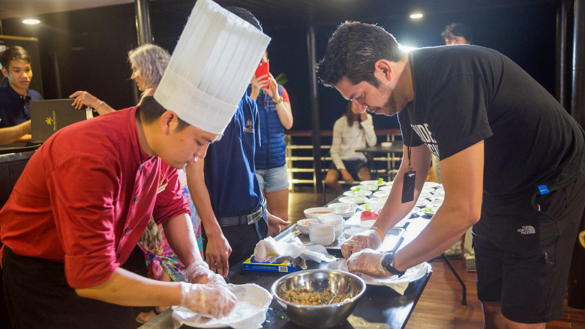 Orchid Premium Cruise: Join chef's Vietnamese cooking class