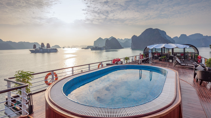 Orchid Premium Cruise: Romantic bay scenery from jacuzzi