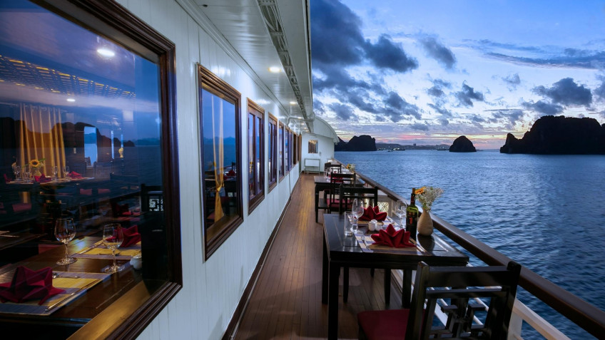 Romantic dinner on junk boat
