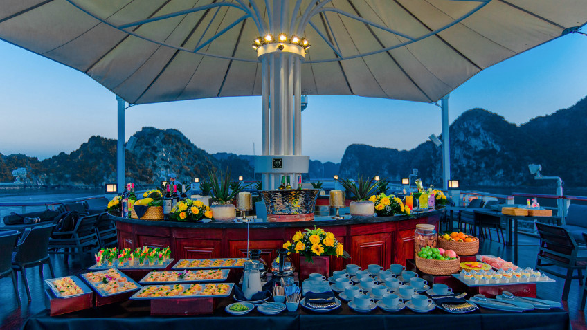 Paradise Grand Cruise: Delicious Canape at Sunset