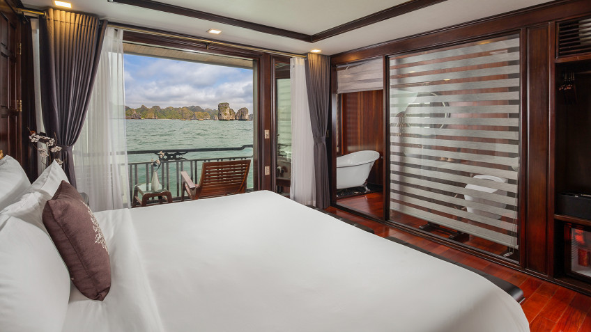 La Regina Legend Cruise: The convenient en-suite bathroom