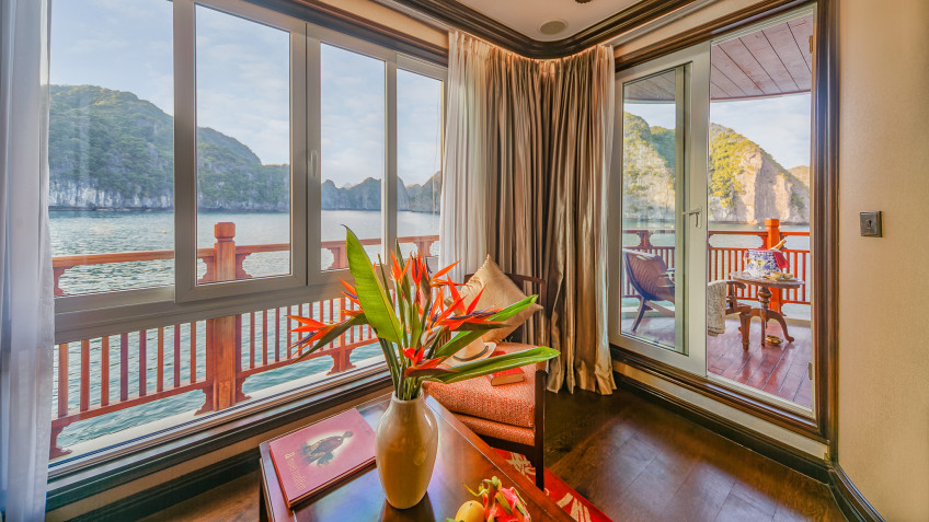 Heritage Line Ylang Cruise: Regency Suite Front Glory Daisy Lounge