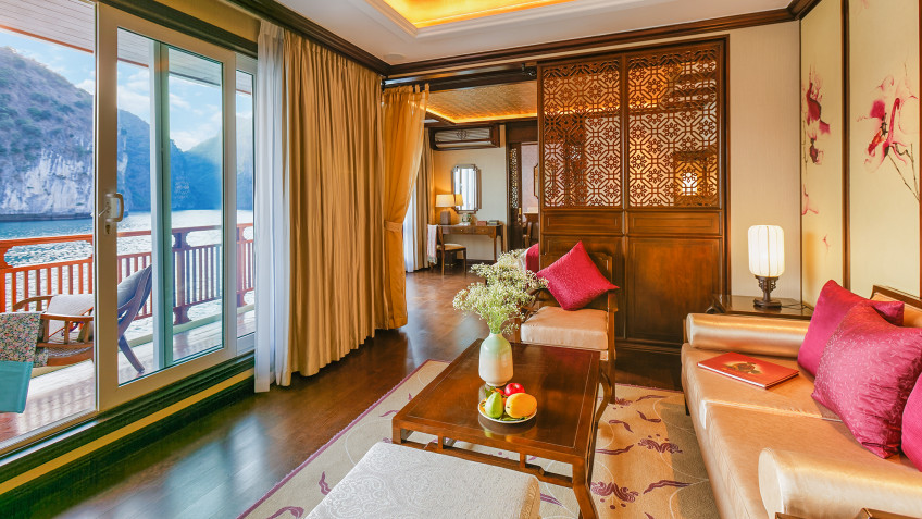Heritage Line Ylang Cruise: The spacious living room