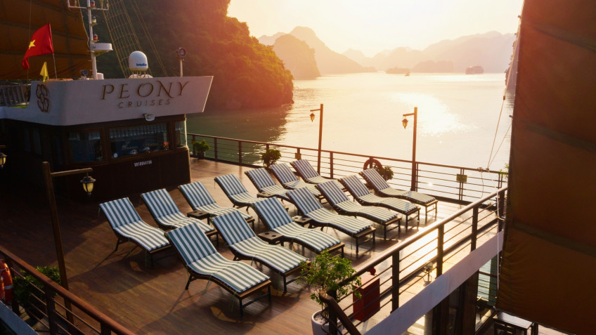 Peony Cruise: Relax On Comfy Sunbeds