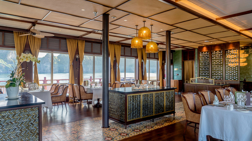 Heritage Line Ylang Cruise: High-class Restaurant