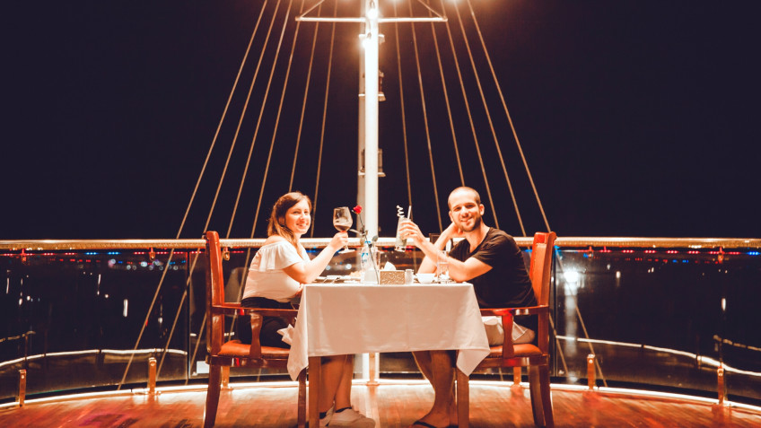 Calypso Cruise: Romantic Dinner Outdoor