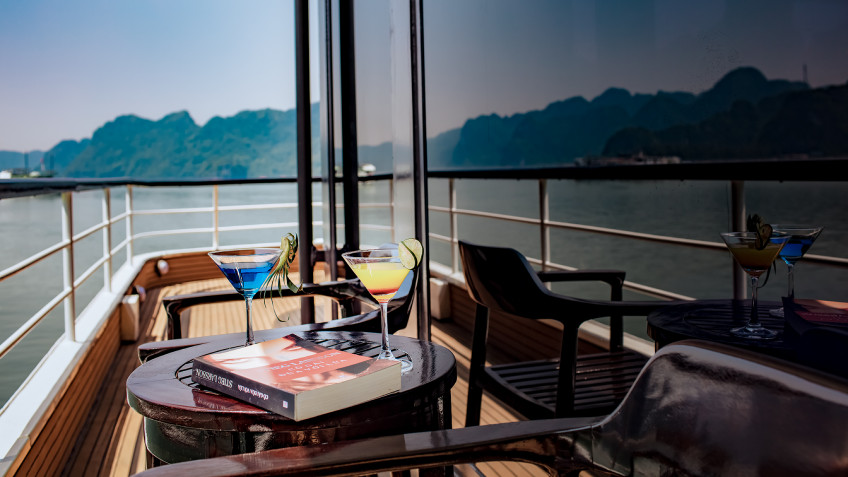 Scarlet Pearl Cruise: Sip on tropical cocktail