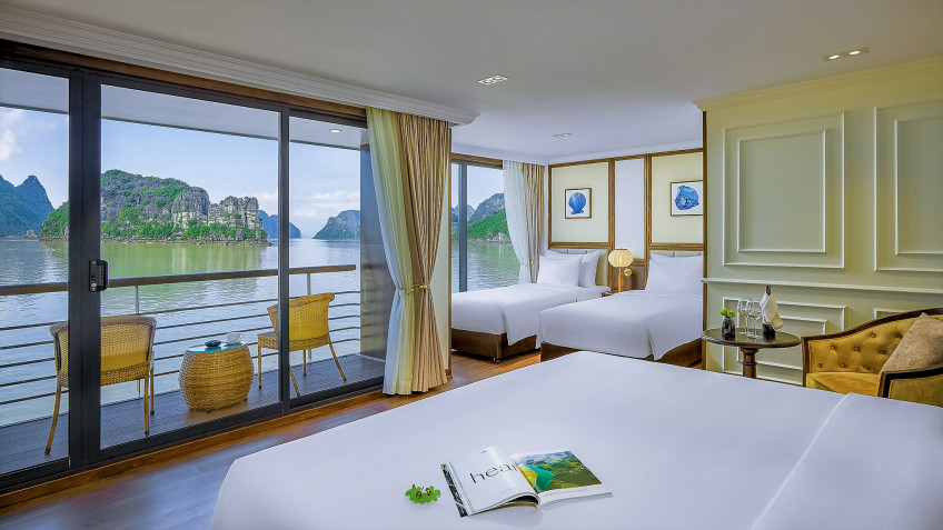 Glance lovely tiny islets on Lan Ha Bay