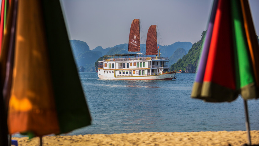 Heritage Line Violet Cruise: Swimming Titop Island