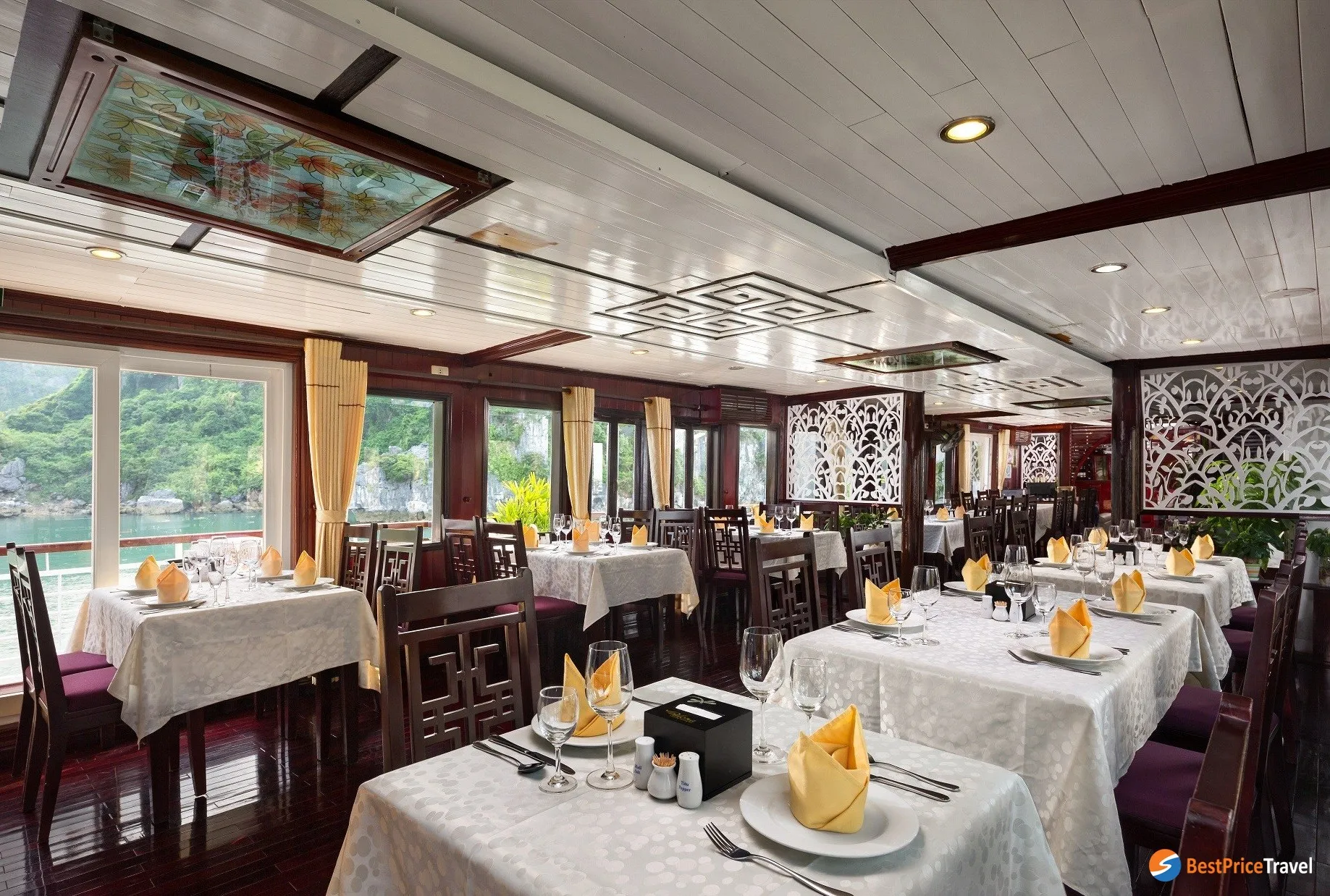 Paloma Cruise Restaurant Set Table