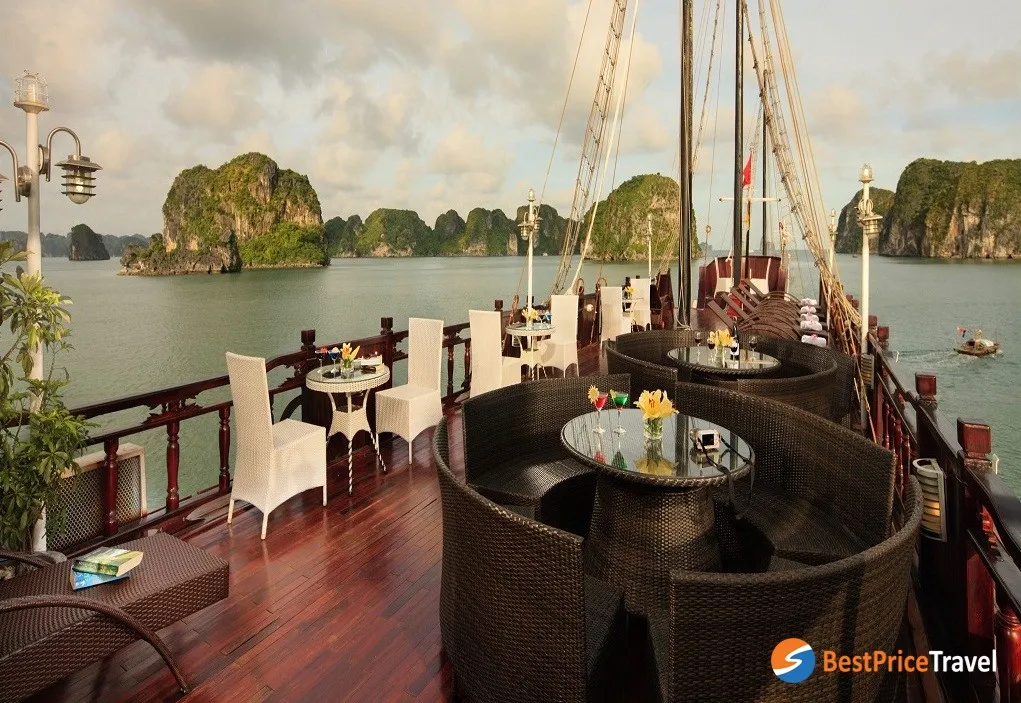 Paloma Cruise Sundeck