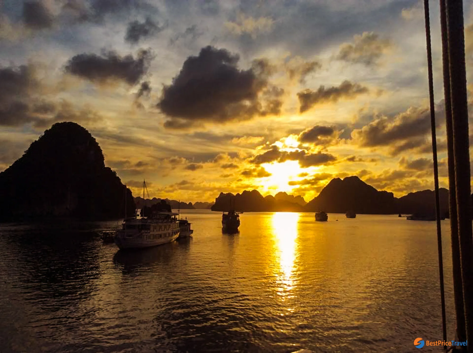 Paloma Cruise Halong Bay Sunrise