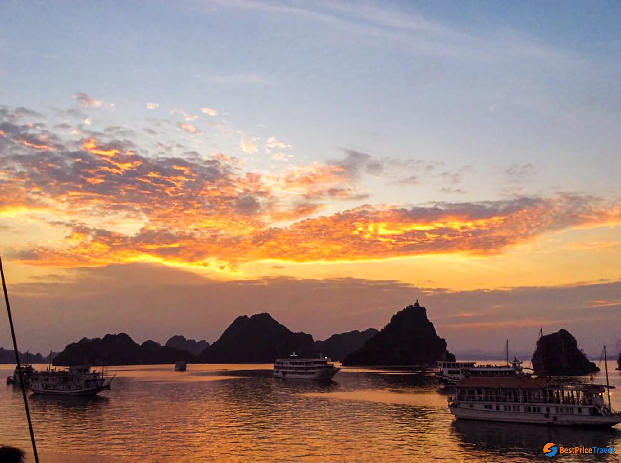 Paloma Cruise Halong Bay Sunset