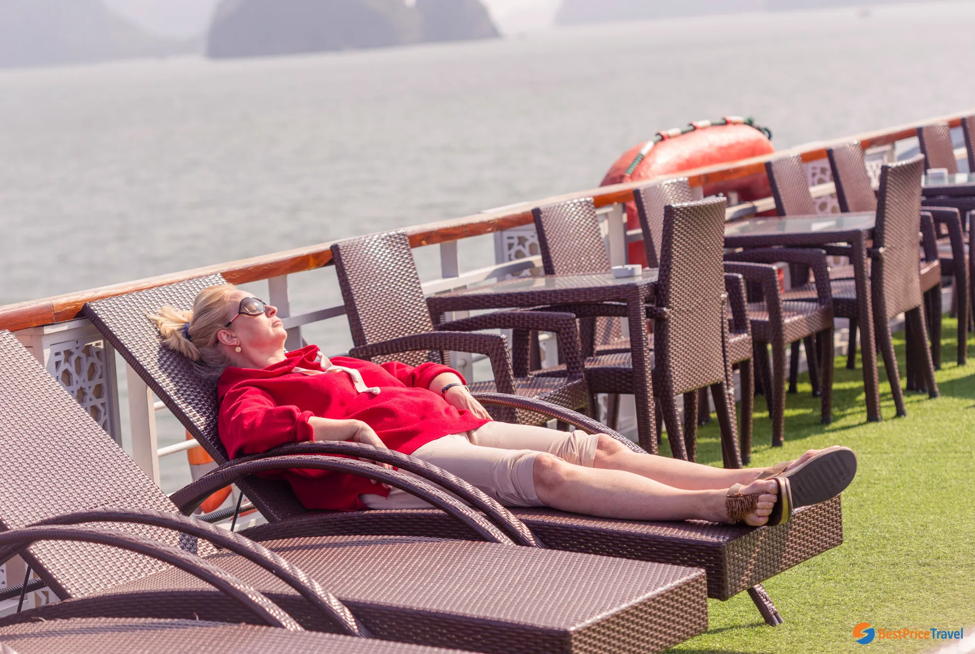 Paloma Cruise Sundeck Lounge