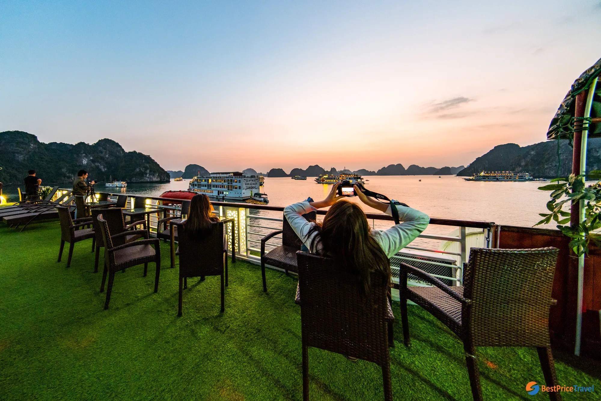 Paloma Cruise Sundeck Halong