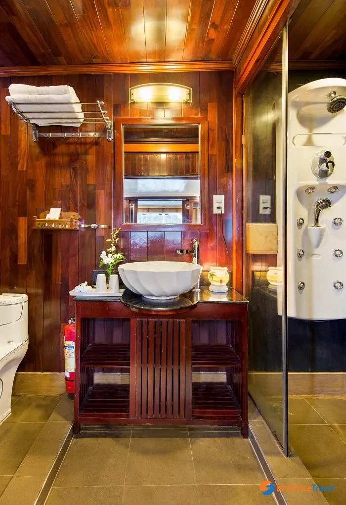 Paloma Family Executive Suite Bathroom