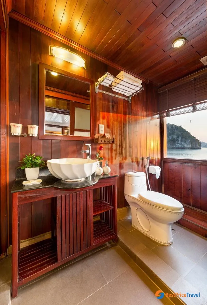 Paloma Family Executive Suite Bathroom