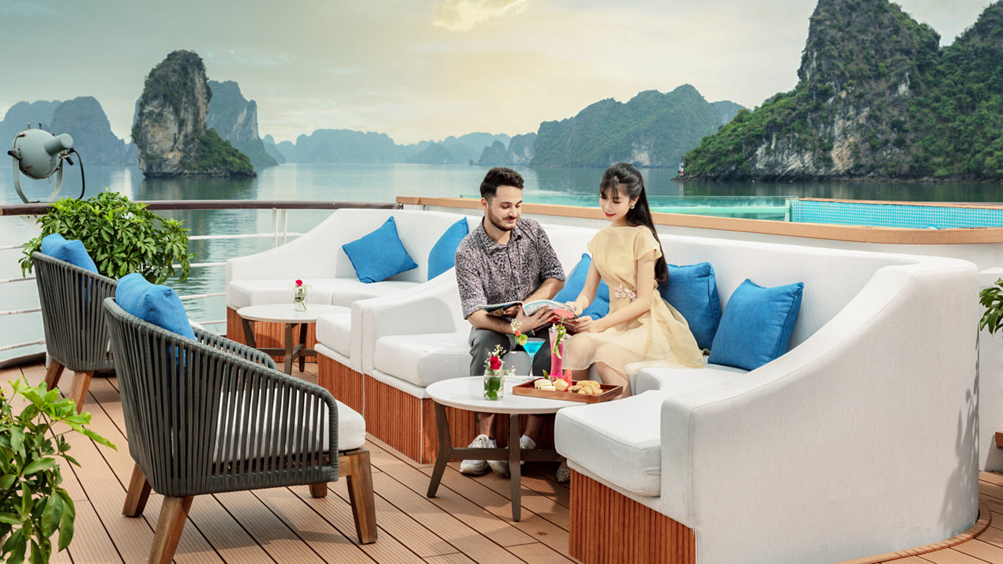 Share the happy moments with your mate at the sunset party