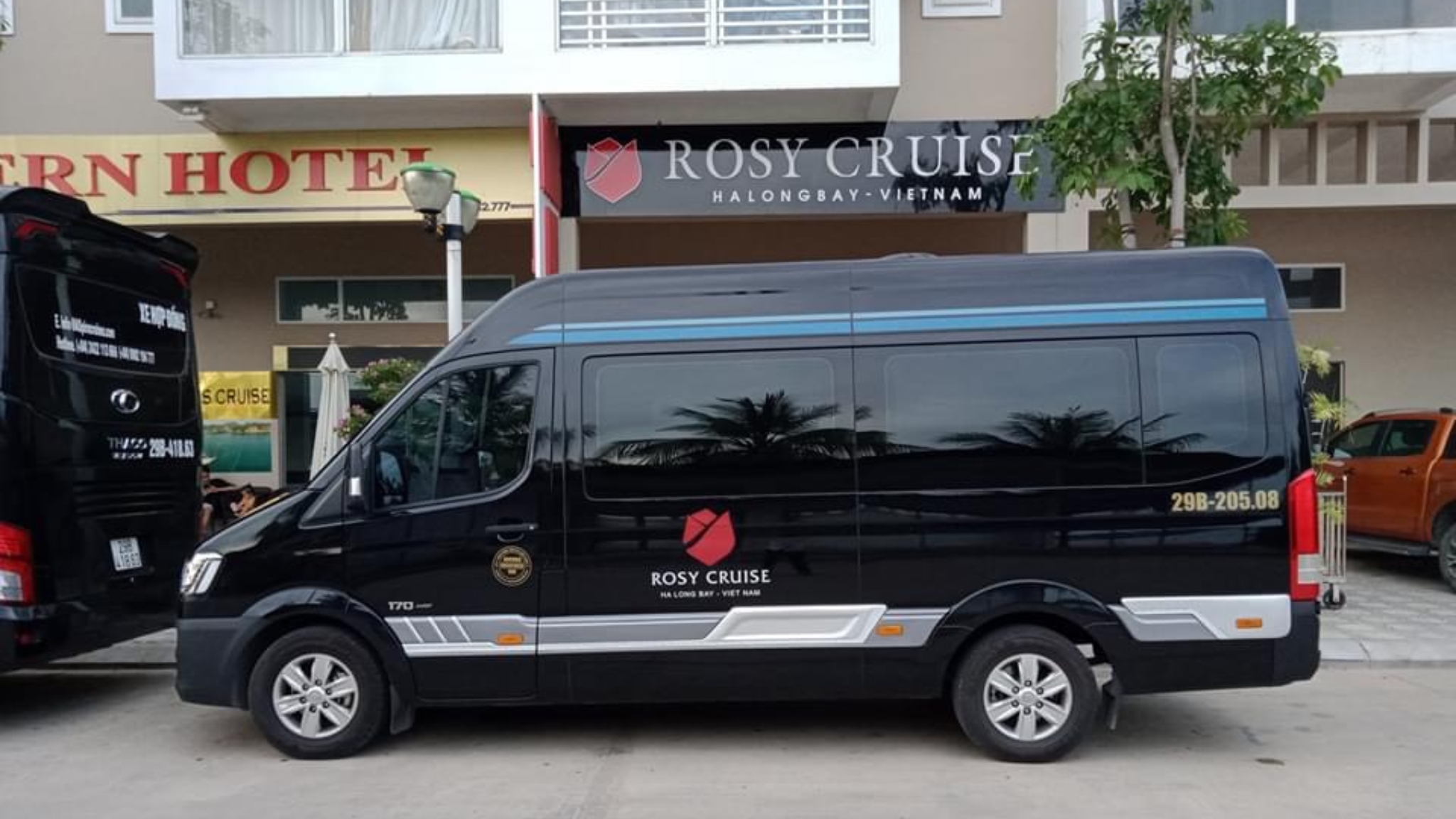 Guests can book a modern limousine for their drive to Halong