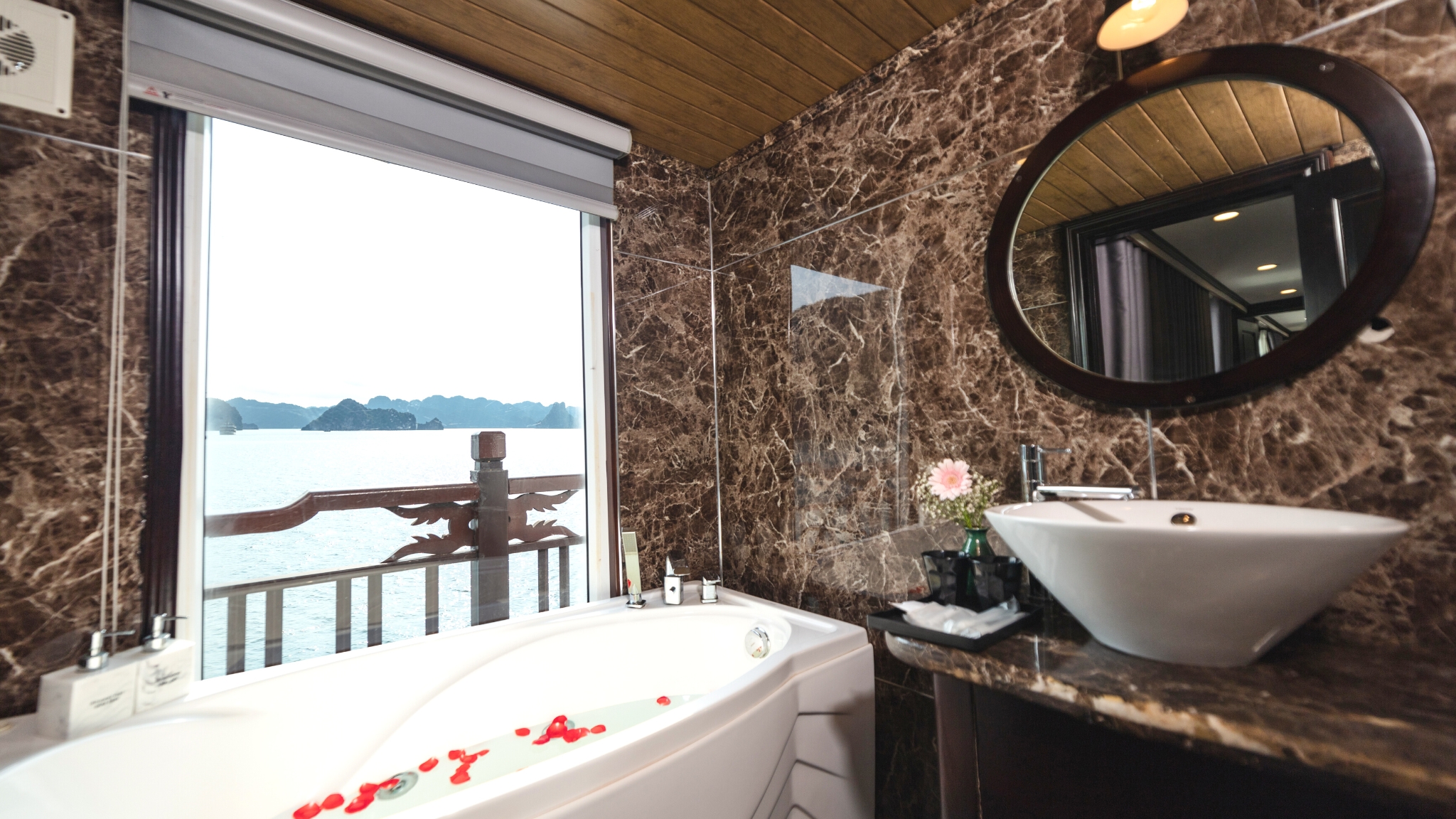 Bathtub Overlooking To The Bay