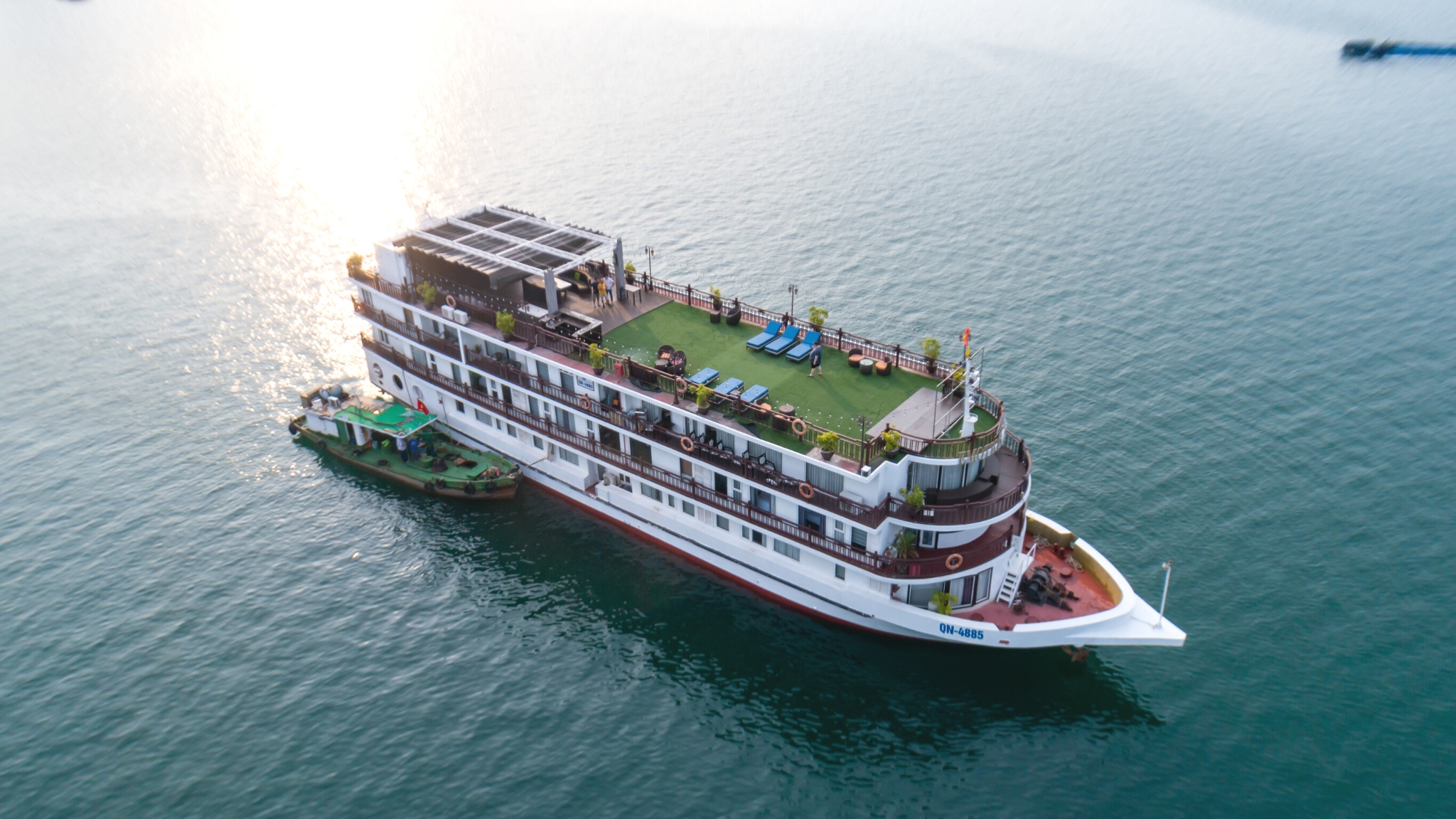 Amanda Cruise Halong Bay is a great choice for budget travelers given its amazing services